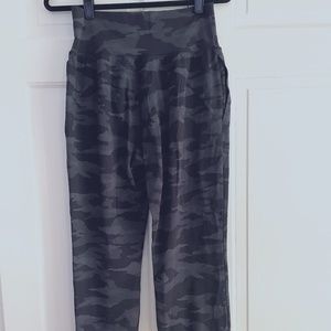 Athleta Salutation Jogger Camo Black/Gray Size M